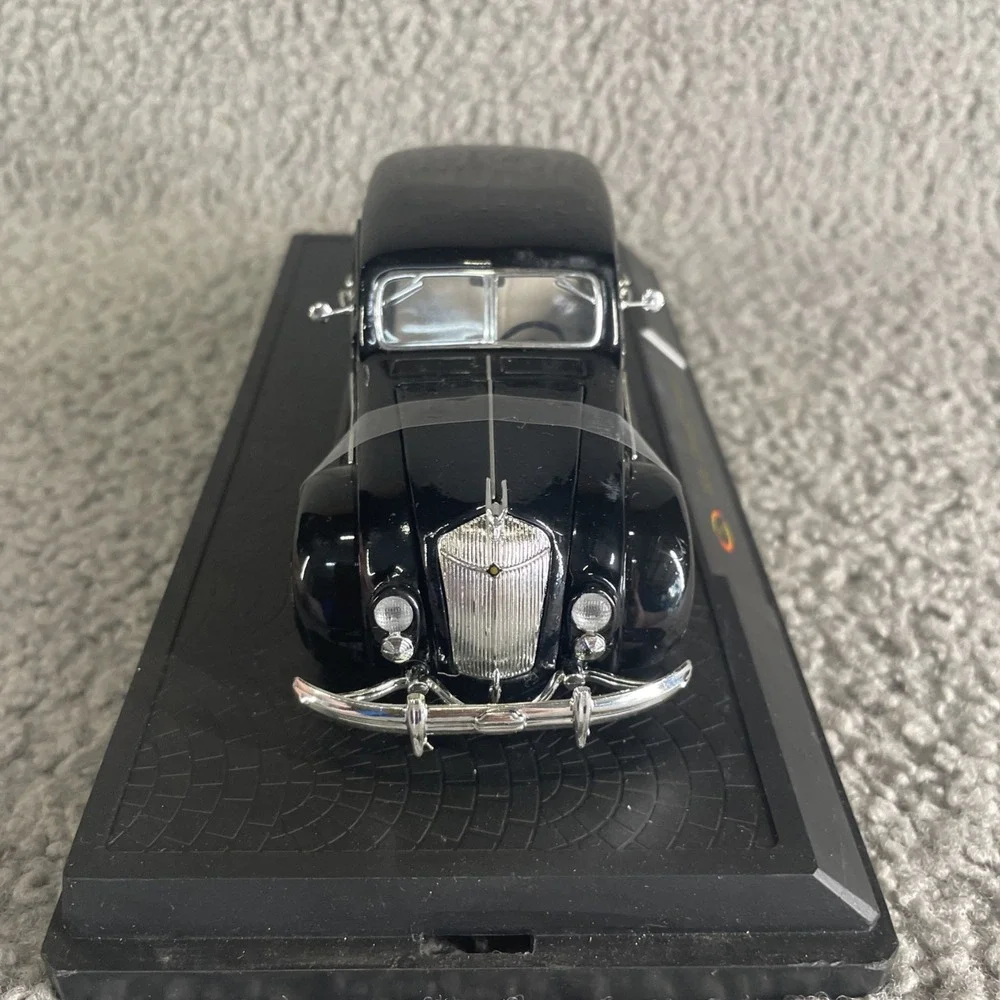1:32 SCALE  METAL‎ 1936 CHRYSLER AIRFLOW SEDAN DIECAST MODEL SIGNATURE MODEL